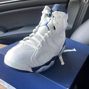 Jordan 6 Midnight Navy (Size 9)